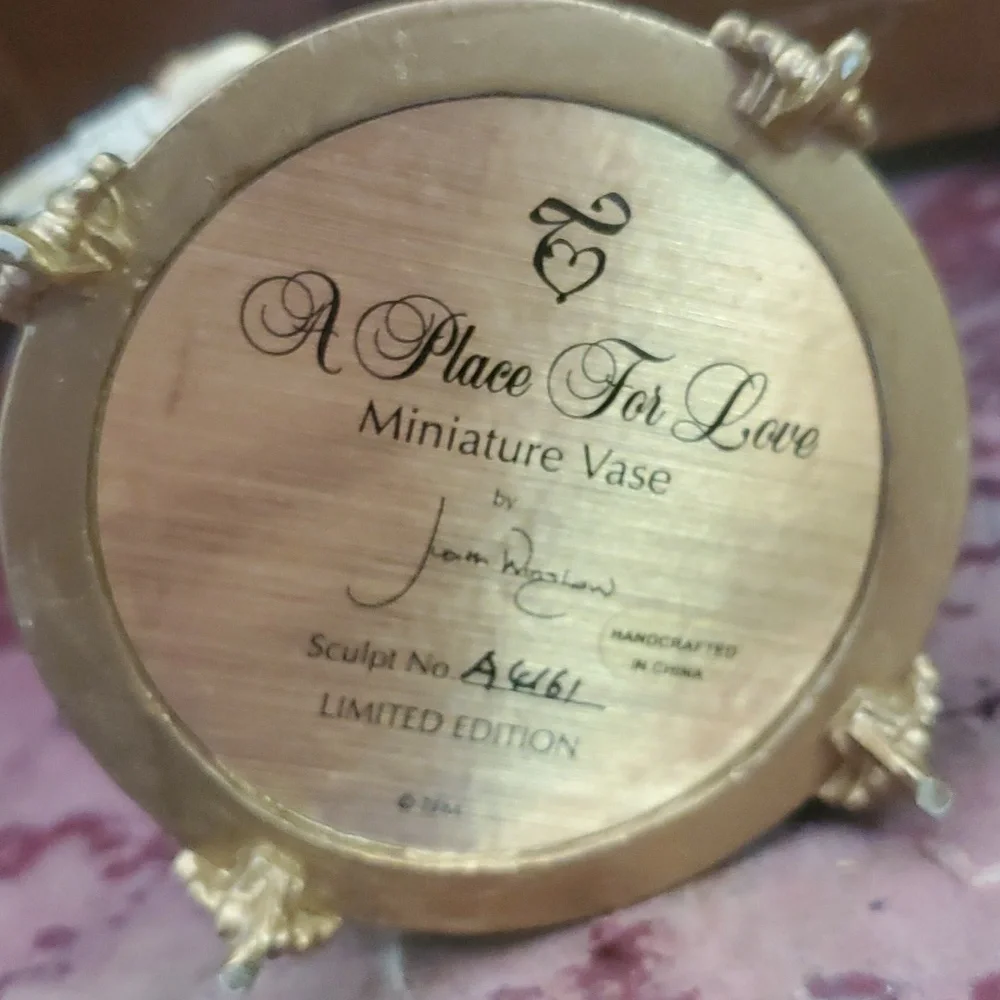 Judith Winslow 'A Place for Love' Mini Vase JL863